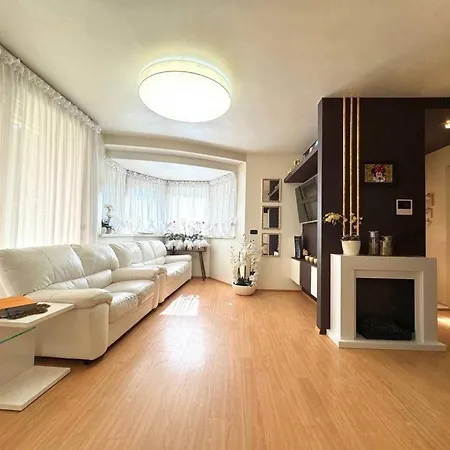 Chalet Allegra Red Batzen