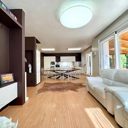Chalet Allegra Red Batzen